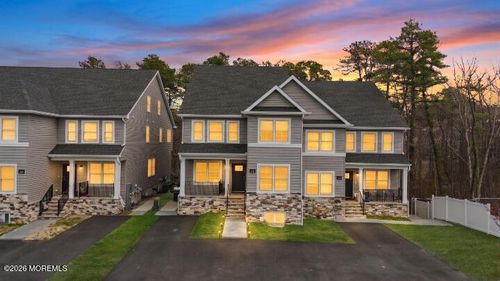 28 Golders Green Rd, Lakewood, NJ, 08701-7551 | Card Image