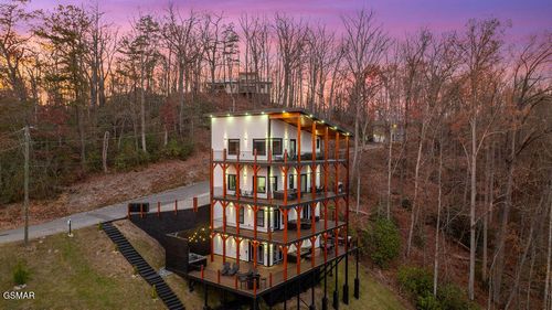 611 Ivy Rd, Gatlinburg, TN, 37738-5630 | Card Image