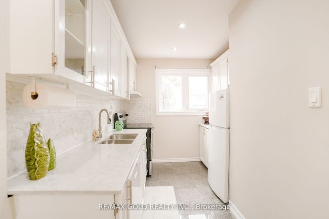 9 Havendale Crt, House attached with 4 bedrooms, 2 bathrooms and 5 parking in Brampton ON | Image 15