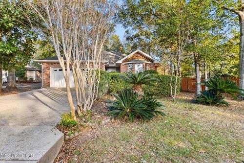 552 Hanauma Ct, Diamondhead, MS, 39525-3464 | Card Image