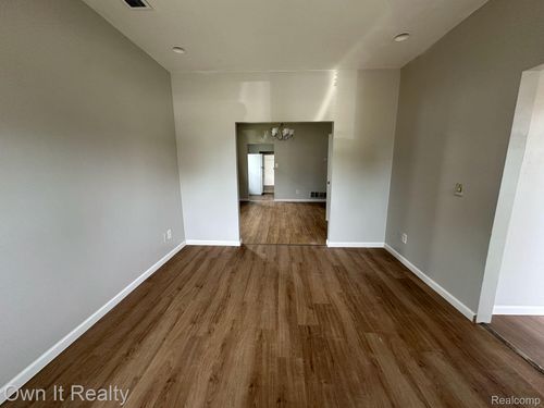 56 Oak St, River Rouge, MI, 48218-1407 | Card Image