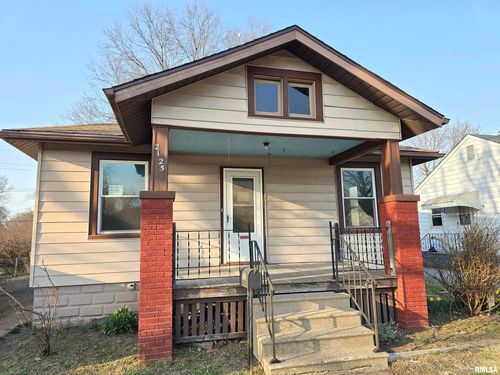 2125 Woodlawn Ave, Granite City, IL, 62040-4032 | Card Image