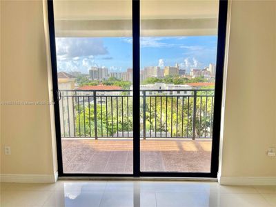 702 - 888 S Douglas Rd, Condo with 2 bedrooms, 2 bathrooms and null parking in Coral Gables FL | Image 3