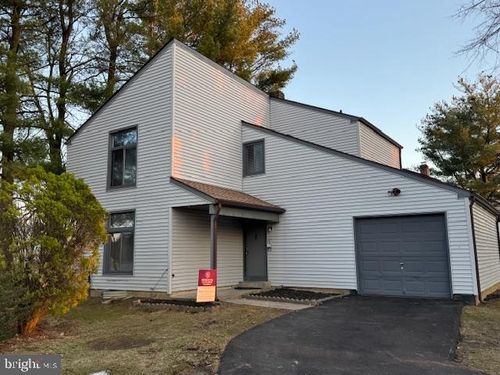 11 Robertson Rd, East Windsor, NJ, 08520-5722 | Card Image
