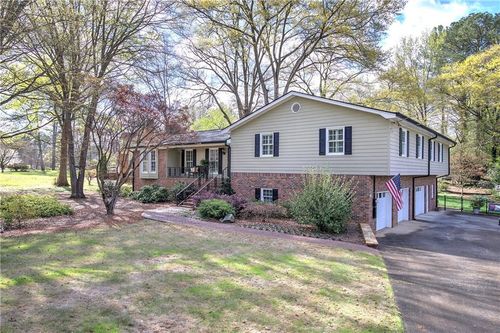 27 Walnut Dr, Cartersville, GA, 30120-4013 | Card Image