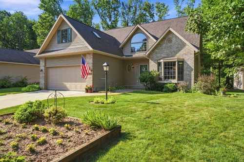 2017 Woodland Estates Dr, Elkhart, IN, 46514-8013 | Card Image