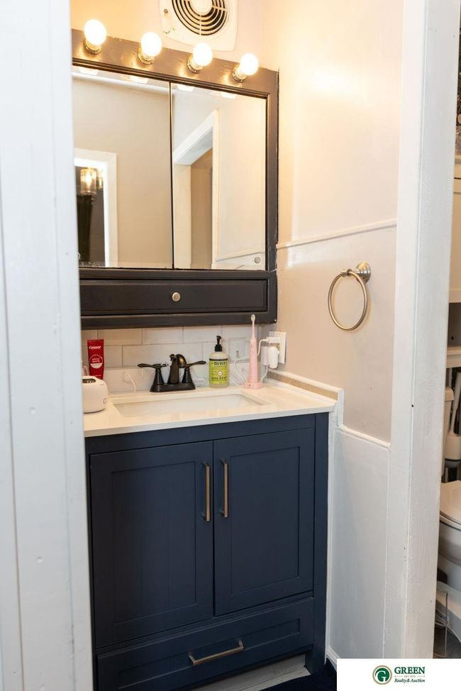 555 W 6 Th St, House other with 4 bedrooms, 2 bathrooms and 1 parking in York NE | Image 13