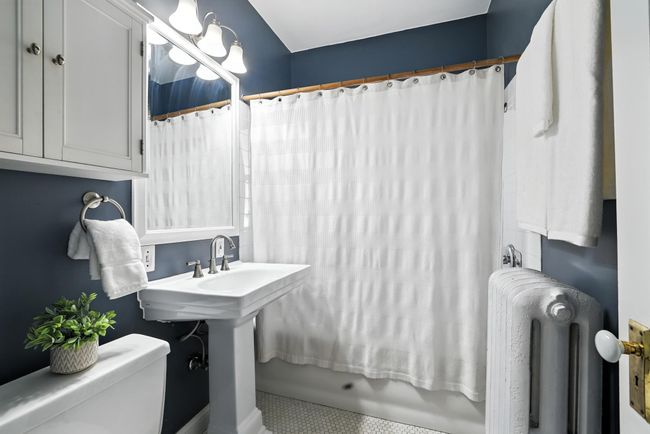 Main floor full bath | Image 22