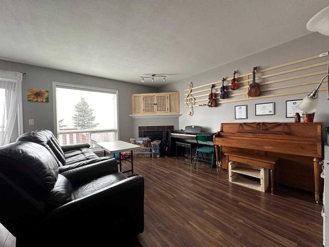 11224 71 Avenue, Home with 3 bedrooms, 1 bathrooms and 2 parking in Grande Prairie AB | Image 11