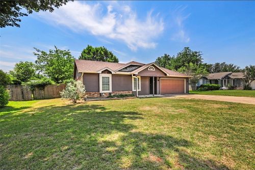 1300 Timbercrest Dr, Benbrook, TX, 76126-2803 | Card Image