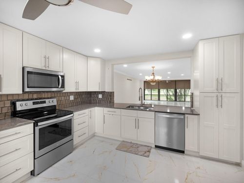 apt-203-5547 Fairway Park Dr, Boynton Beach, FL, 33437-1722 | Card Image