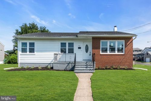 33 W 2nd St, Burlington, NJ, 08016-2627 | Card Image
