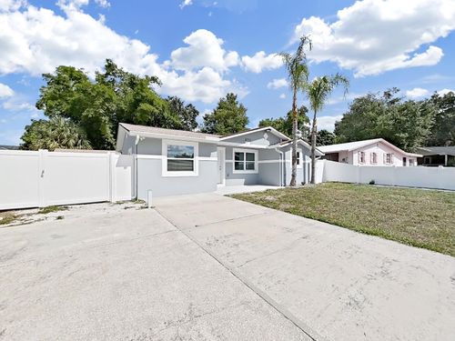 8721 N River Forest Cir, Tampa, FL, 33604-2218 | Card Image