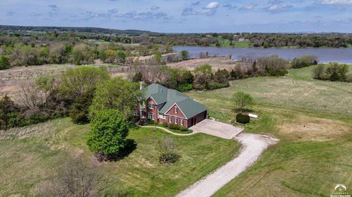 1548 N 800th Rd, Baldwin City, KS, 66006-7328 | Card Image