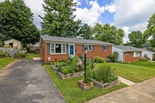708 Cherry Hill Dr, Staunton, VA, 24401-1911 | Card Image