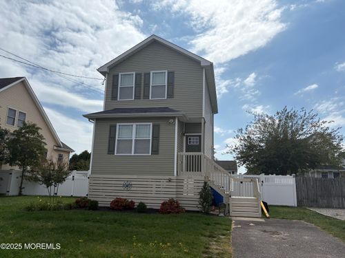 201 Riviera Dr, Toms River, NJ, 08753-2532 | Card Image