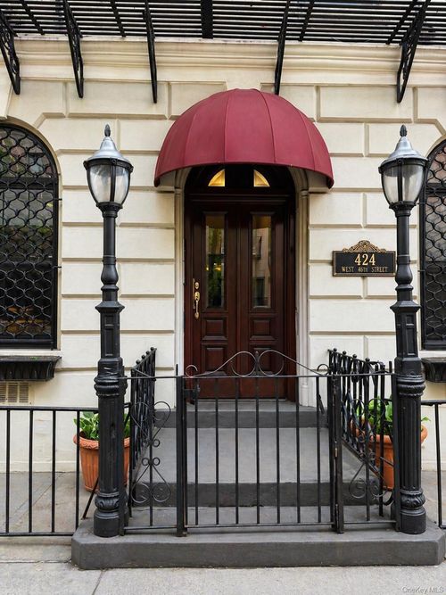 1d-424 W 46th St, New York, NY, 10036-3526 | Card Image