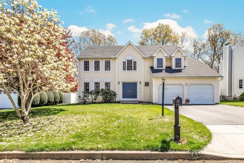 69 Juniper Dr, Milford, CT, 06461-9118 | Card Image