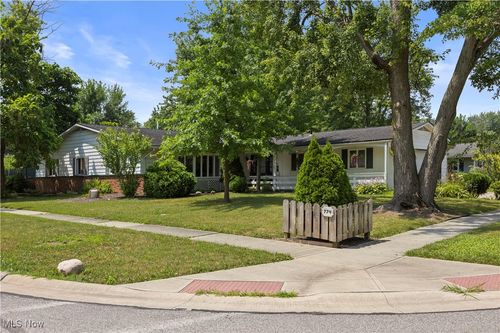 774 Bridle Ln, Berea, OH, 44017-2615 | Card Image