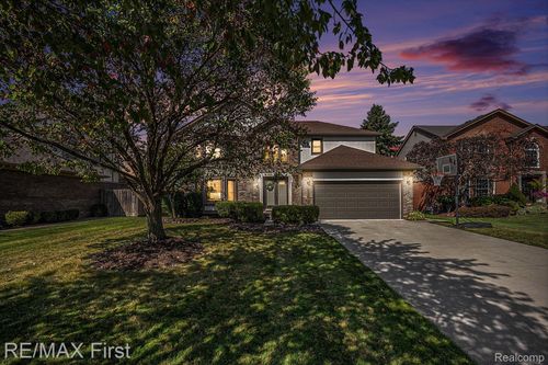 43373 Brooks Dr, Clinton Twp, MI, 48038-5320 | Card Image