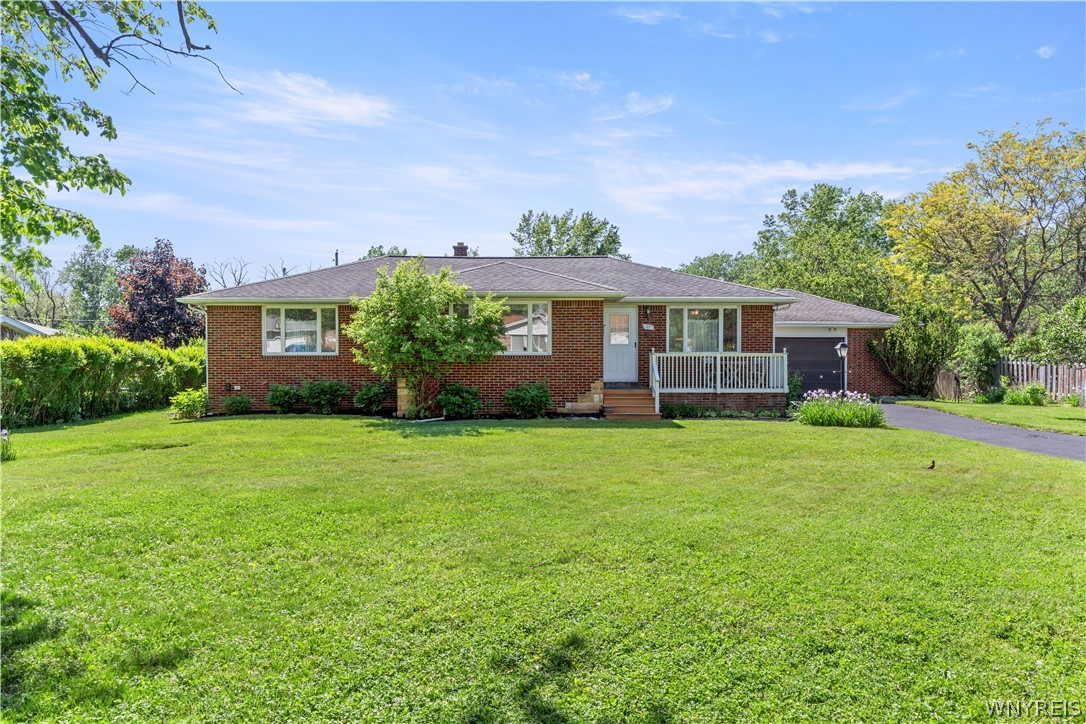 Boldt Ct, Orchard Park, NY 14127