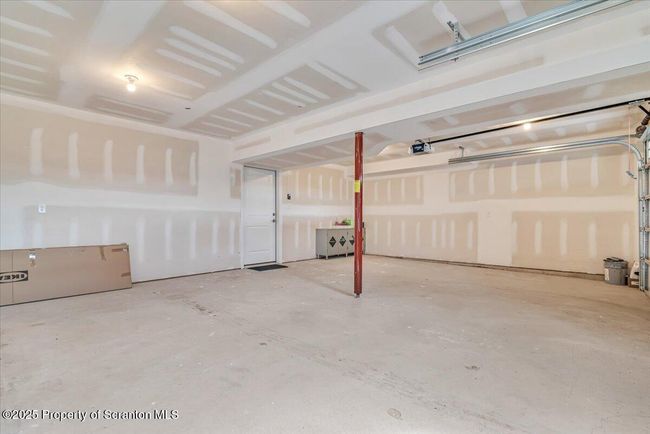Garage | Image 48
