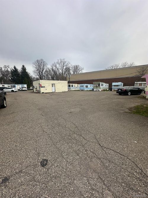 28730 Grand River Ave, Farmington Hills, MI, 48336-5857 | Card Image