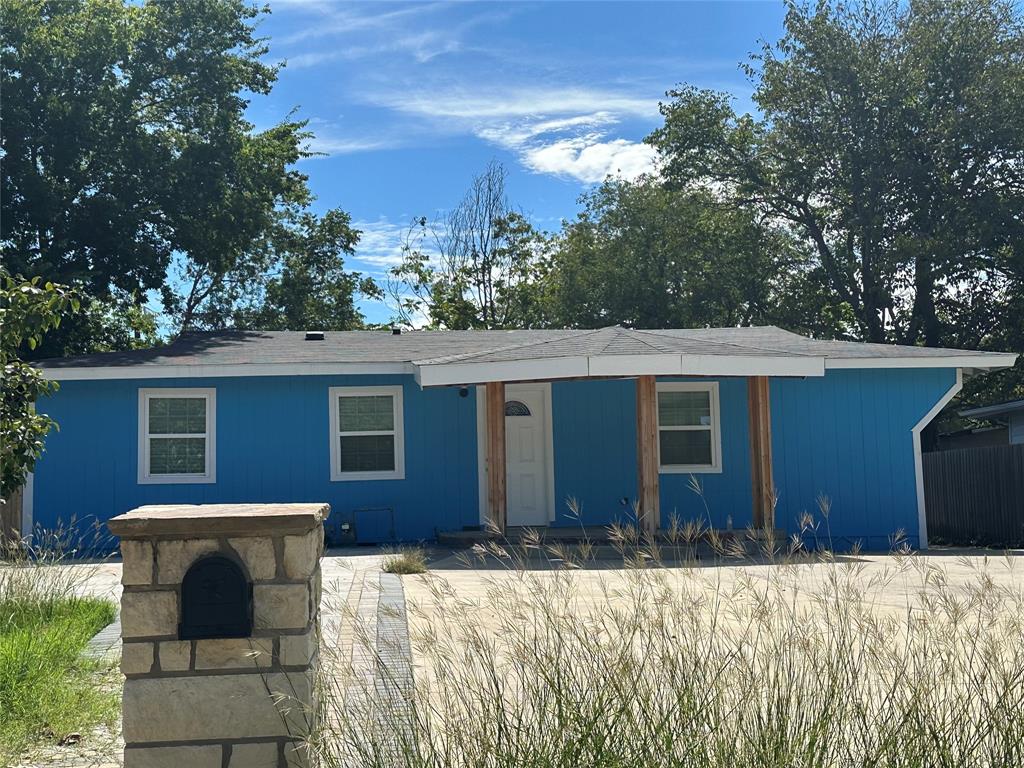 Circle Dr, Arlington, TX 76010