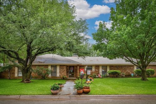 2002 Everglade Dr, Gainesville, TX, 76240-3710 | Card Image