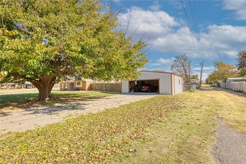 301 S 14th St, Arapaho, OK, 73620-9401 | Card Image