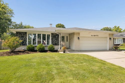 7802 Sawyer Rd, Darien, IL, 60561-4821 | Card Image