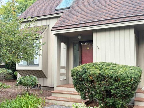 4 Churchill Ct, Bedford, NH, 03110-6502 | Card Image