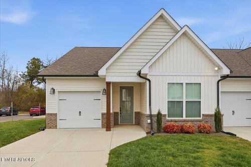 107 Grayleaf Ln, Lenoir City, TN, 37771-2531 | Card Image