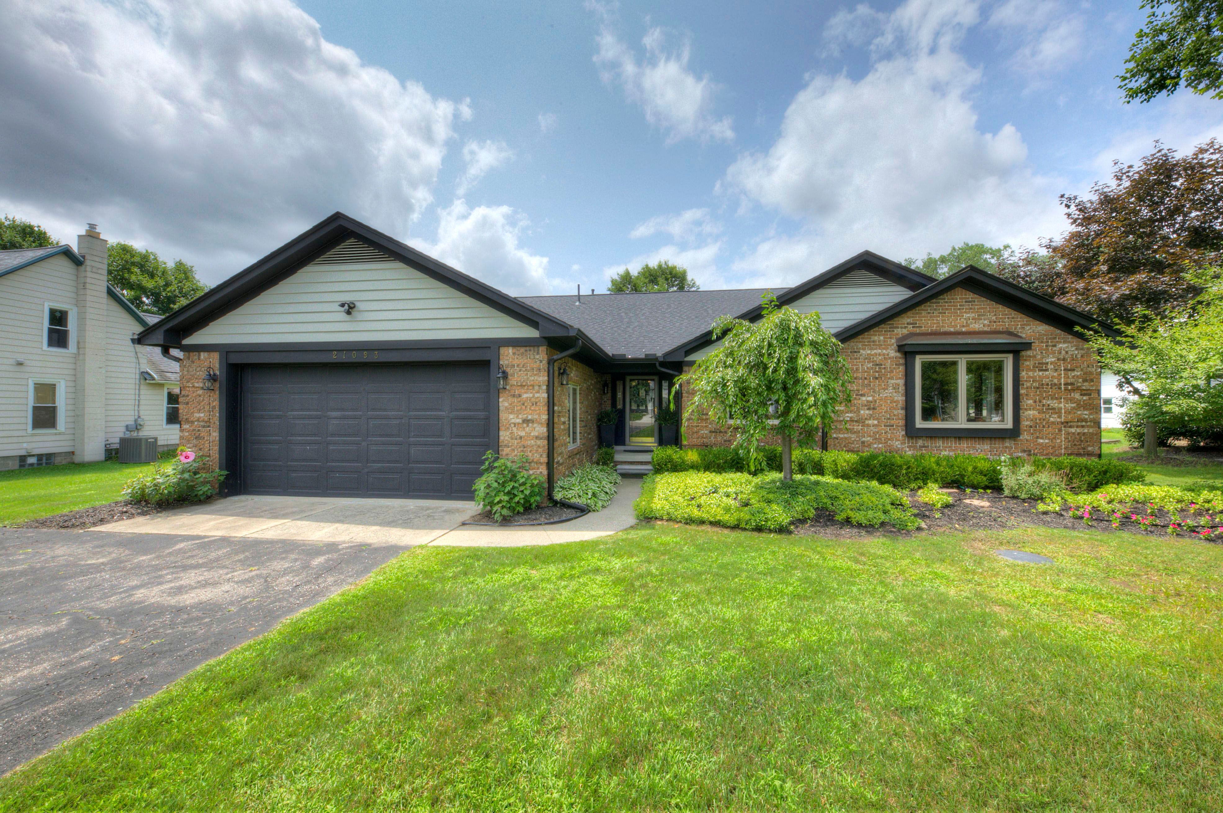 Gill Rd, Farmington, MI 48335