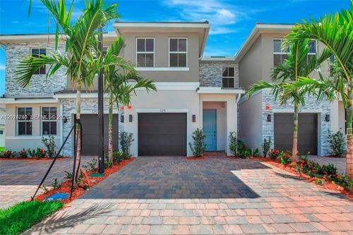 129 Sw 171st Way, Pembroke Pines, FL, 33027-1458 | Card Image