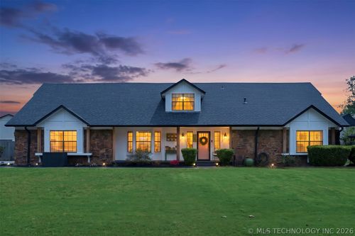 750 97th Pl, Jenks, OK, 74037-3435 | Card Image