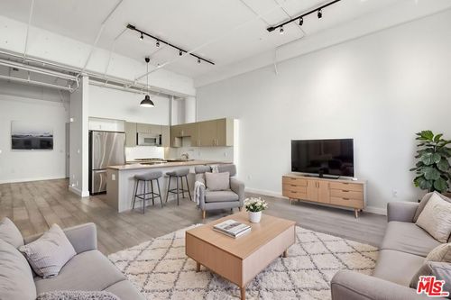202-1130 S Flower St, Los Angeles, CA, 90012 | Card Image