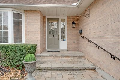 392 Claremont Cres, House other with 4 bedrooms, 3 bathrooms and 4 parking in Oakville ON | Image 2