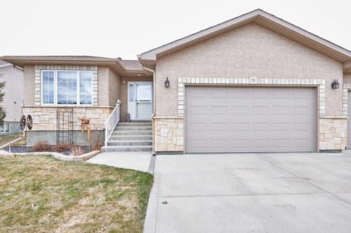 81 Sandstone Place Se, Home with 3 bedrooms, 3 bathrooms and 4 parking in Medicine Hat AB | Card Image