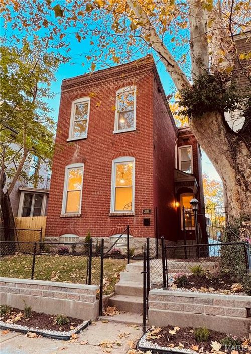 2643 Ann Ave, Saint Louis, MO, 63104-2221 | Card Image