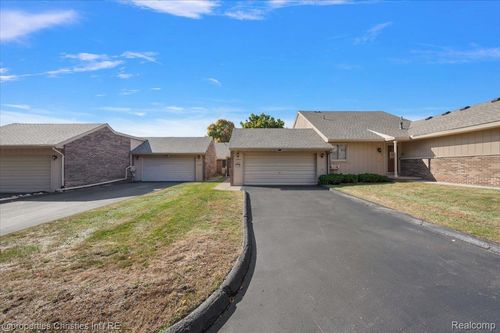 35509 Heritage Ln, Farmington, MI, 48335-3137 | Card Image