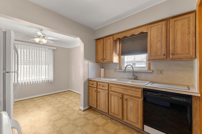 29 Washington St, House other with 3 bedrooms, 1 bathrooms and null parking in Trenton MI | Image 10