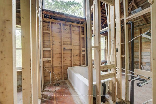 1030 Dundas St S, House other with 4 bedrooms, 1 bathrooms and 4 parking in Cambridge ON | Image 16