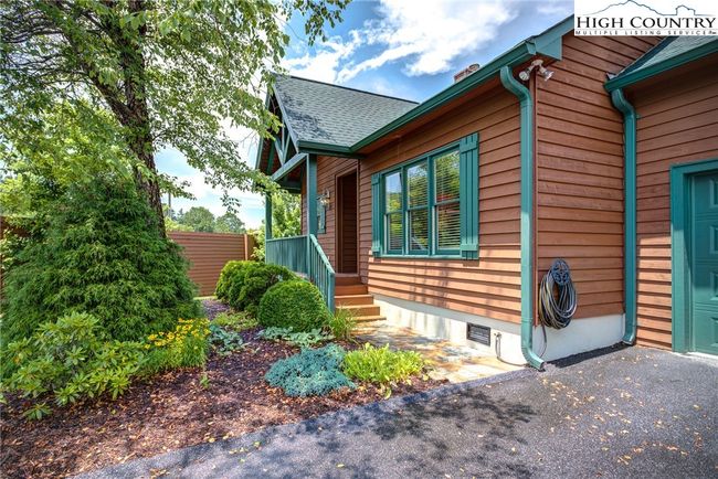 101 - 101 Clary Ct, Townhouse with 3 bedrooms, 3 bathrooms and null parking in Blowing Rock NC | Image 5