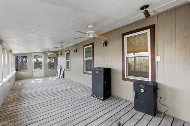 Screened backporch | Image 34
