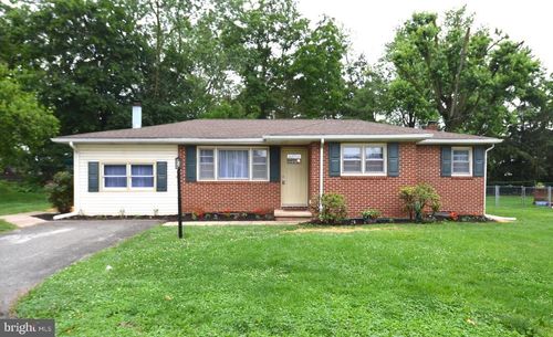 5 Shennys Dr, YORK, PA, 17408-8957 | Card Image