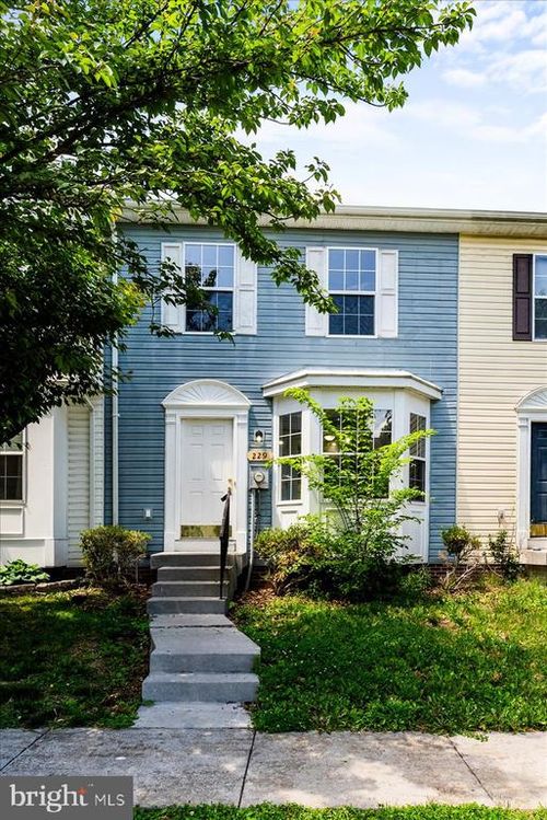 229 Sherando Cir, STEPHENS CITY, VA, 22655-4005 | Card Image
