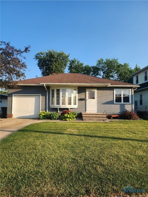 208 E Union St, Walbridge, OH, 43465-1417 | Card Image