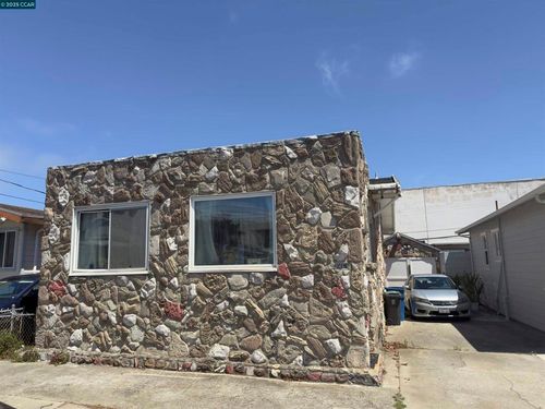 218 Macdonald Ave, Daly City, CA, 94014-1650 | Card Image