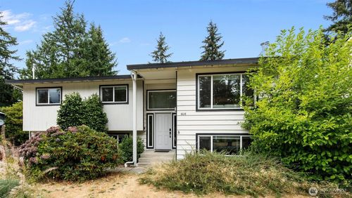 8618 Ne 137th St, Kirkland, WA, 98034-1717 | Card Image
